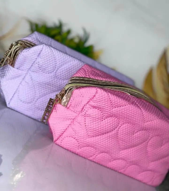 Cosmetiquera Corazones Tejida 