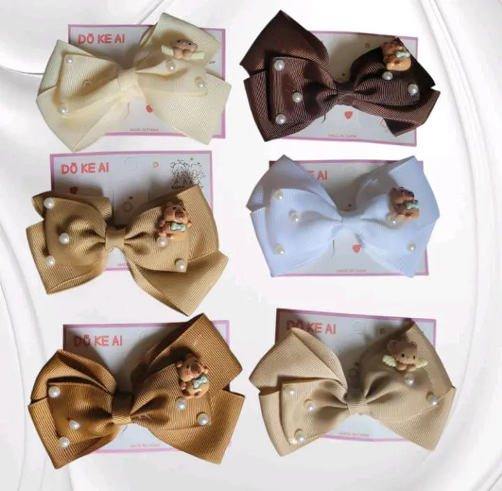 Moño Pinza Capibara Con Perlas