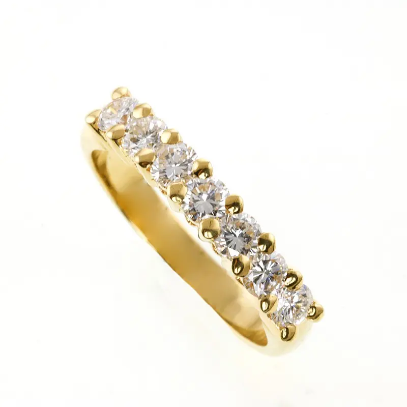 Anillo Dorado Con Pedrería 