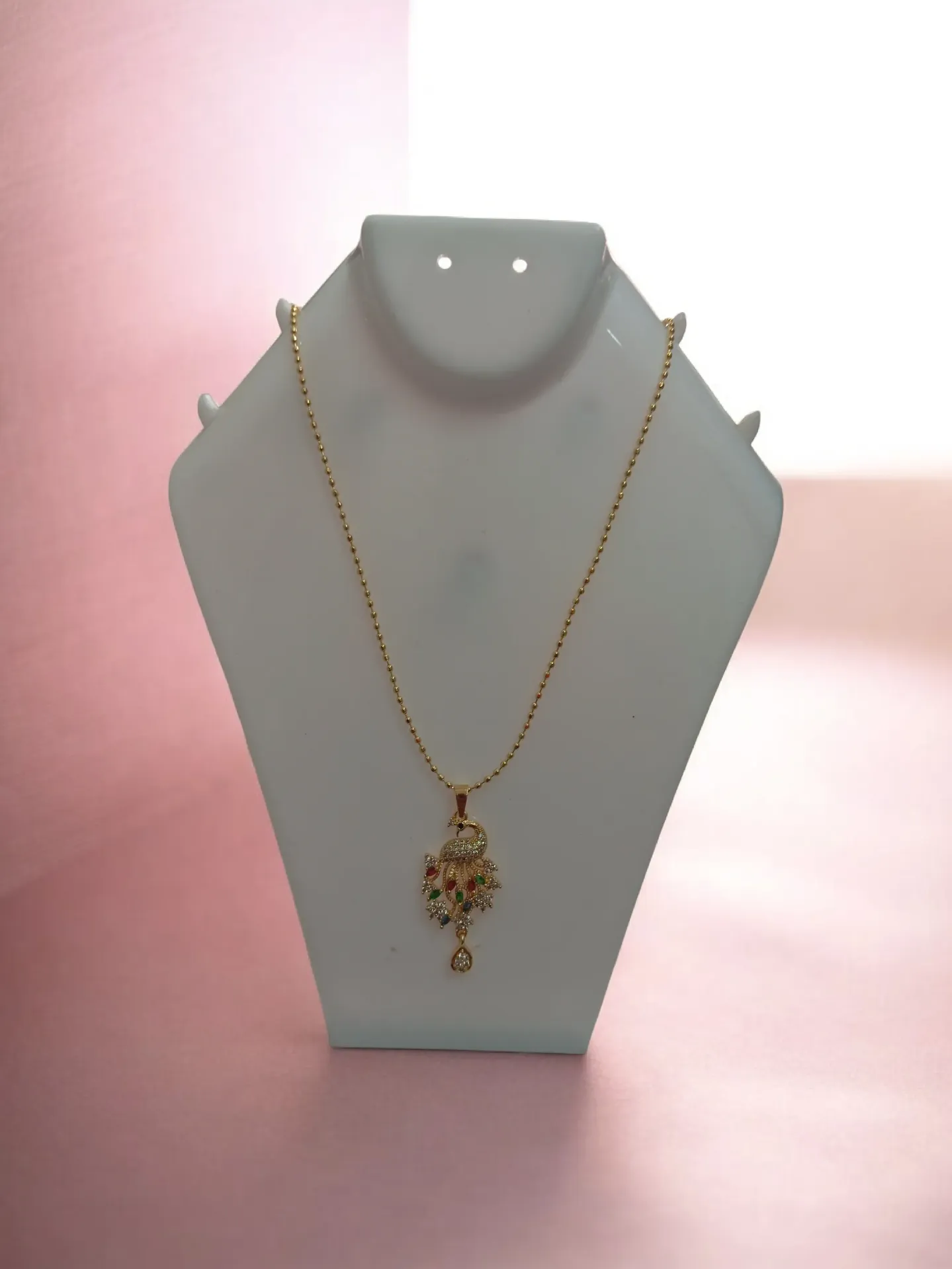 [0102] Cadena Con Dije De Pavo Real