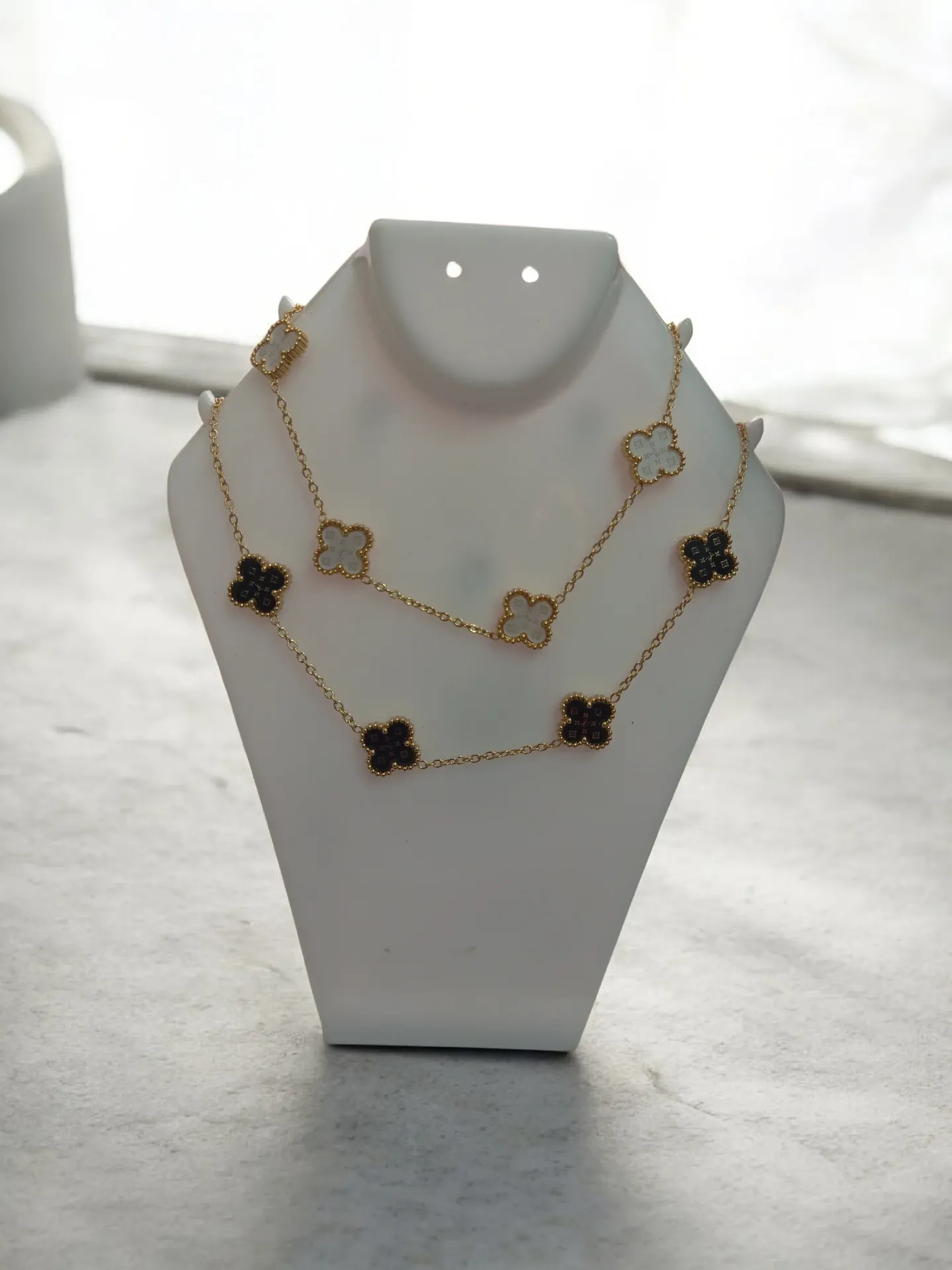 [0107] Cadena Trebol