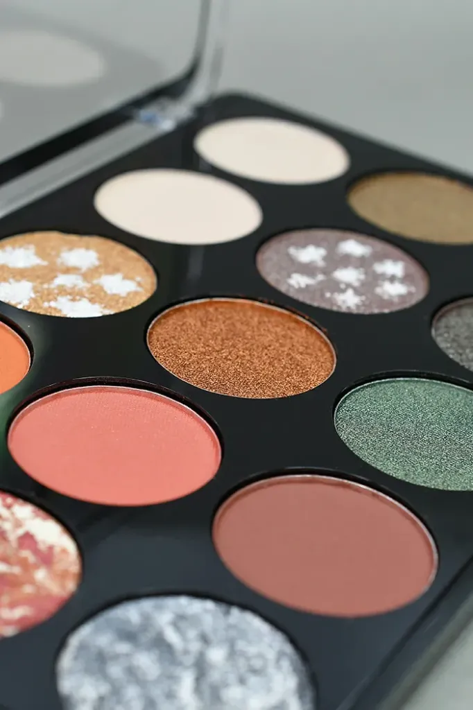 [GB150801] Paleta De Sombras Compactas x 15 - Dolce Bella (01)