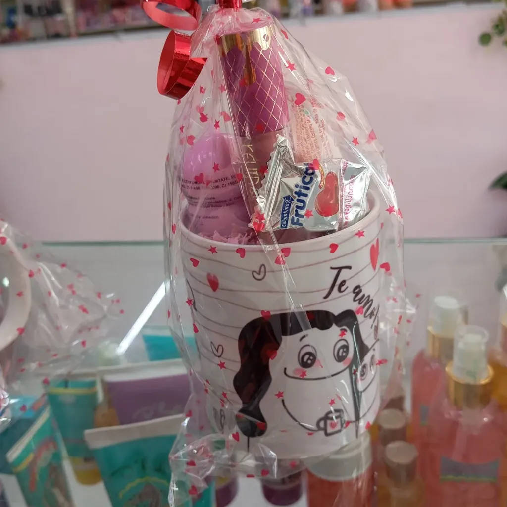 Vaso Decorado Con Labial Kevin & Coco, Balsamo y Dulces