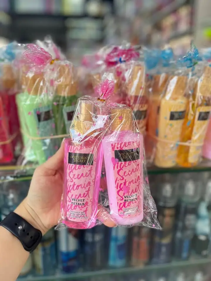 Dúo Bolsa Crema y Splash Replica Victoria´s Secret 125ML