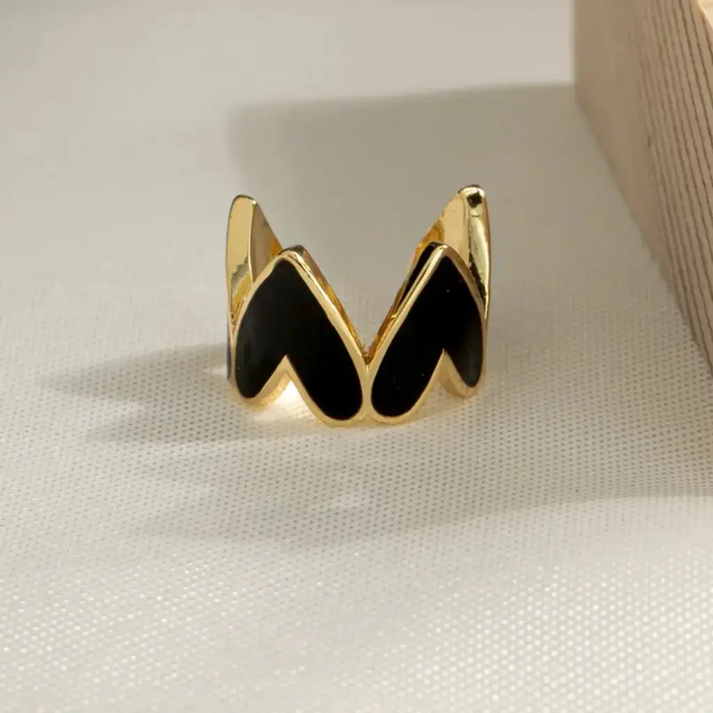 Ear Cuff Corazones Negros