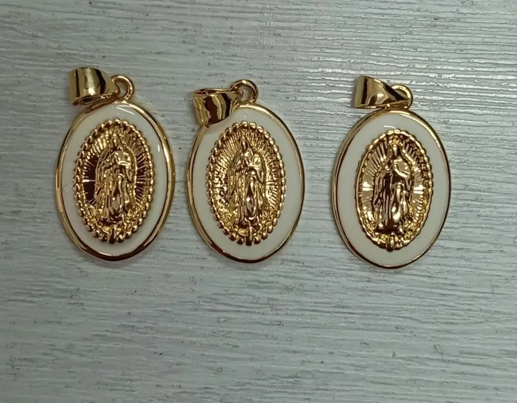 [DIJEOVALVIR] Dije Ovalado Virgen De Guadalupe Dorado Con Blanco