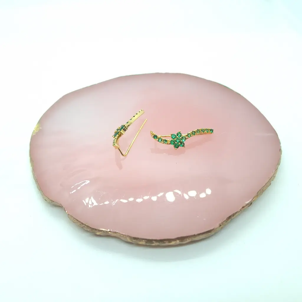 Aretes Flor Largos 2,5Cm Dorados Con Piedras Verde Esmeralda