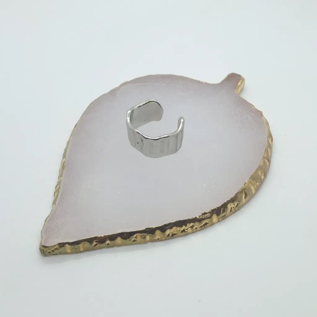 Anillo Plateado Grueso Con Efecto De Abrazadera