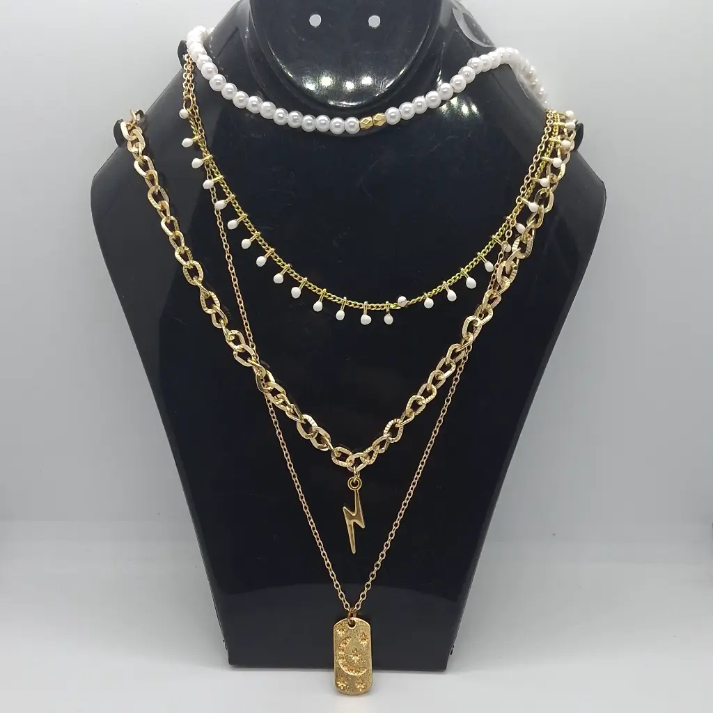 Juego de 4 Collares Con Dije Rayo y Dije Luna