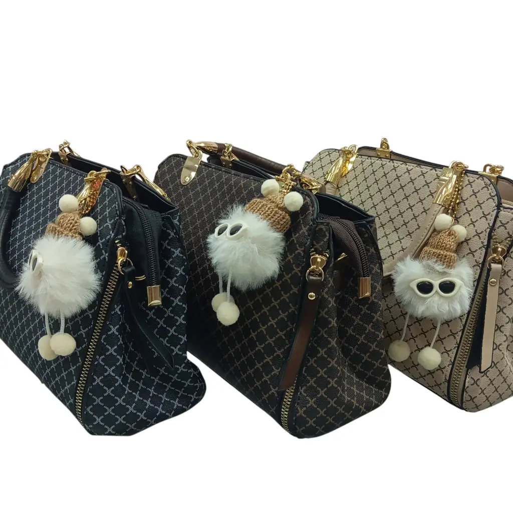 Bolso De Mano Con Accesorio Muñeco Peludito