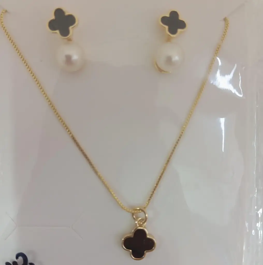 Set Collar Y Aretes De Trebol Negro