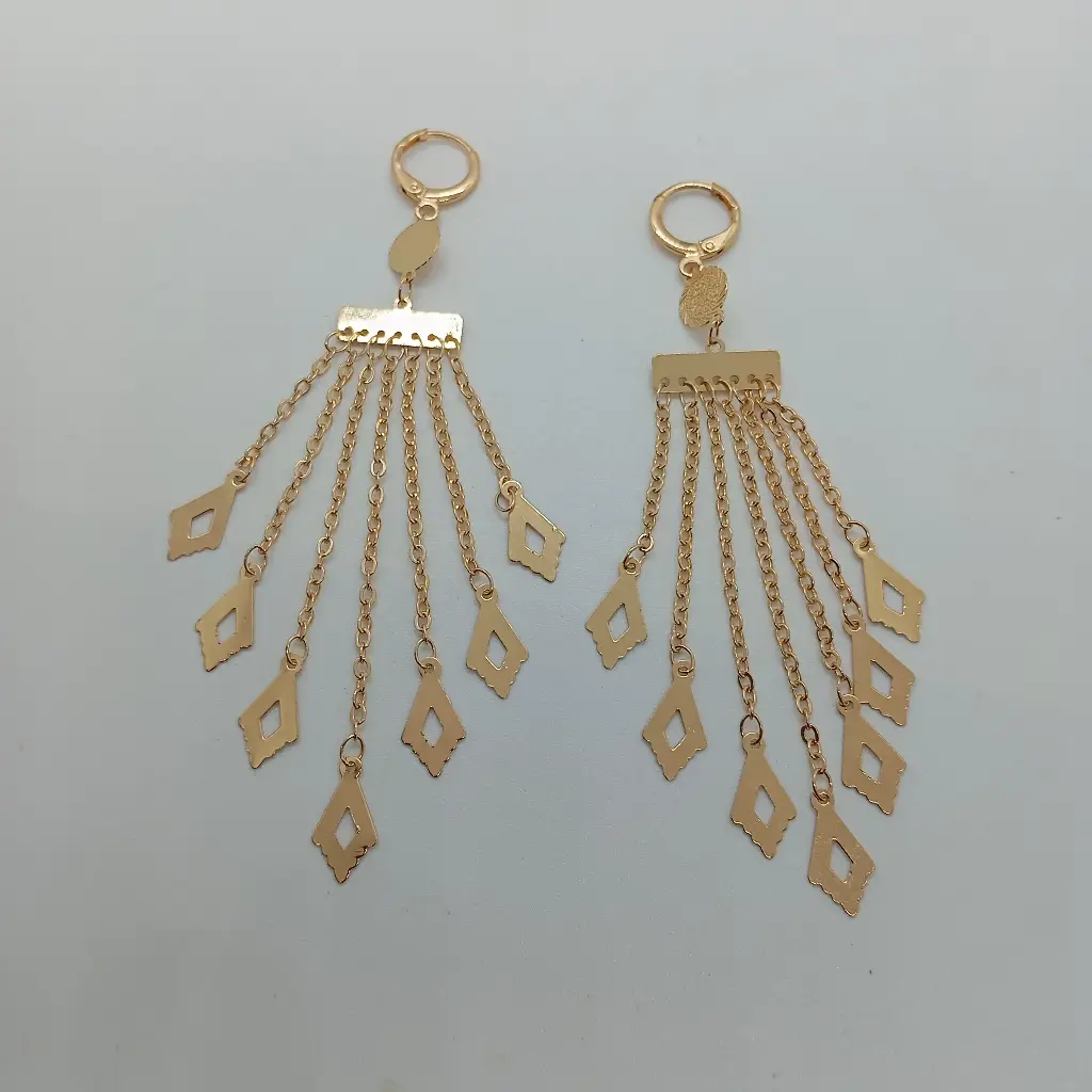 [ENC-0010] Aretes Largos en Over Gold – Aros con Cadenas y Dijes Geométricos