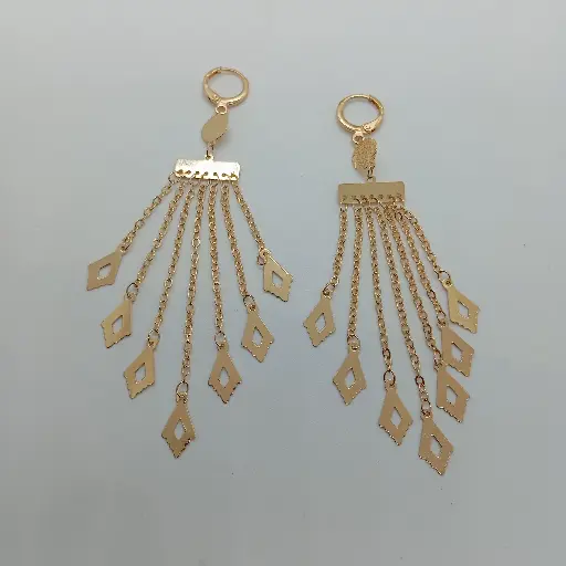 [ENC-0010] Aretes Largos en Over Gold – Aros con Cadenas y Dijes Geométricos