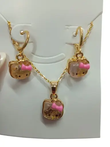 [ENC0000000001127ACC] Set De Collar Y Aretes Hello Kitty Over Gold