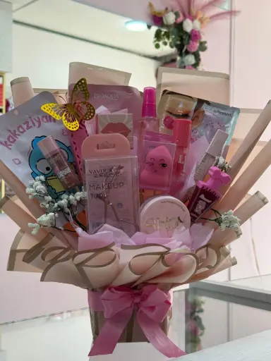 Ramo de Maquillaje “Vida Color de Rosa” 🌷💄 